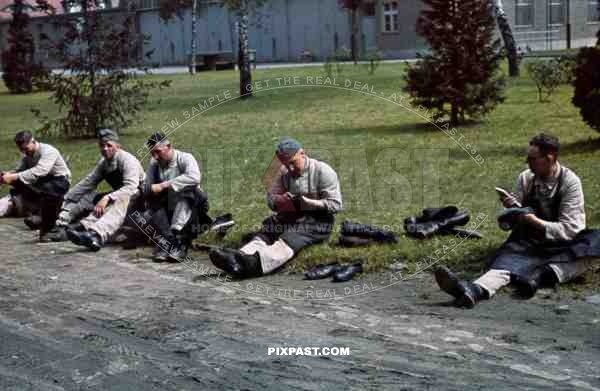 14th Panzer Division 103 Schutzen Regiment Lobau Saxony Kaserne Barracks training 1939 boots shoes cleaning