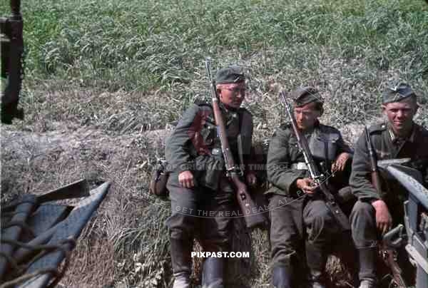 14th Panzer Division, Infantry resting beside road, Russia 1941