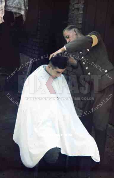 2013E001 RAD man with yellow arm band cutting soldiers hair barracks 1939