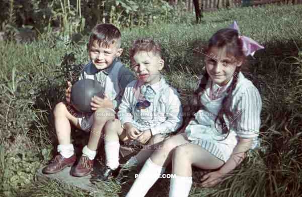 3 children sitting on the grass, Germany 1940