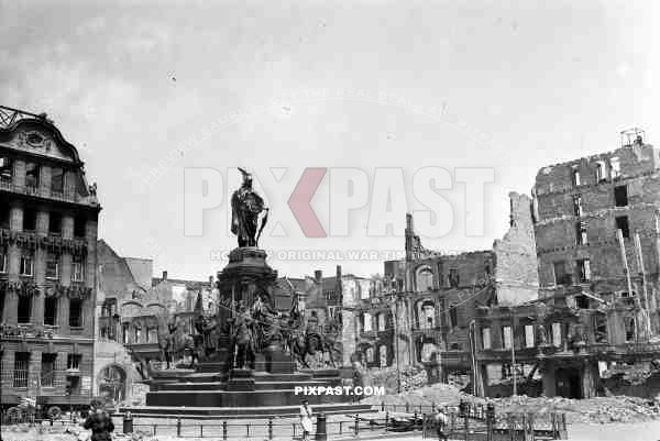 69th infantry division - Leipzig - Germany - 1945, WW1 Victory Monument, market square, marktplatz leipzig, ruins, bombed