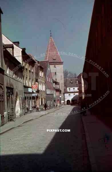 Amberg, VilsstraÃŸe mit Vilstor, 1940, Hans Stadlbauer, shops, city wall, tower, adverts,