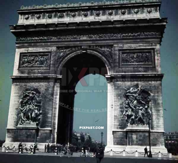Arc de Triomphe paris france 1940 german occupation soldiers wehrmacht military