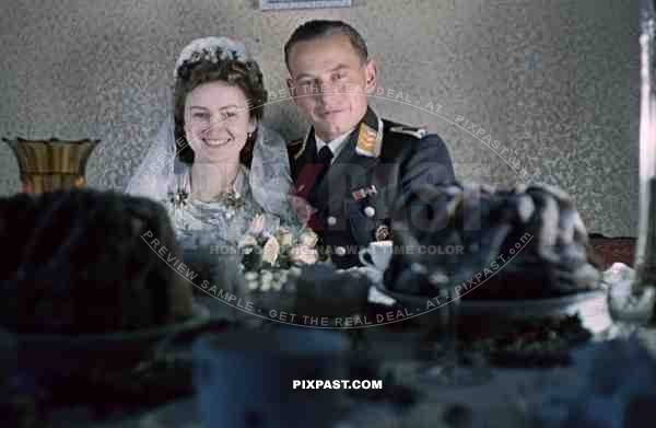 Austrian Air force Pilot officer Luftwaffe Vienna Wien Austria medals uniform wedding family kissing 1941 Smeschkal