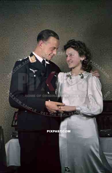 Austrian Air force Pilot officer Luftwaffe Vienna Wien Austria medals uniform wedding family kissing 1941 Smeschkal