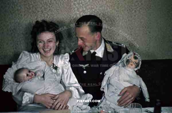 Austrian Air force Pilot officer Luftwaffe Vienna Wien Austria medals uniform wedding family kissing 1941 Smeschkal doll