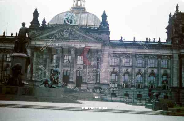 Bismarck-statue in front of the Reichstag in Berlin, Germany 1936