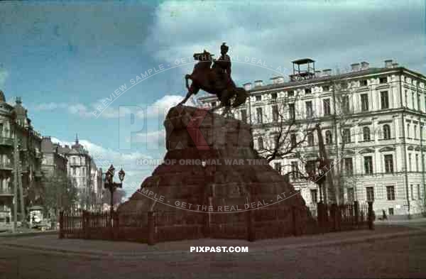 Bohdan-Chmelnyzkyj-memorial in Kiev, Ukraine 1942