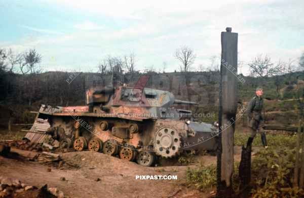 Destroyed Panzer Pz.Kpfw.III Ausf F.  3.Coy/I Abt/ Pz.Rgt 35. Stary Bychow on the Dniepr on 4/7/1941
