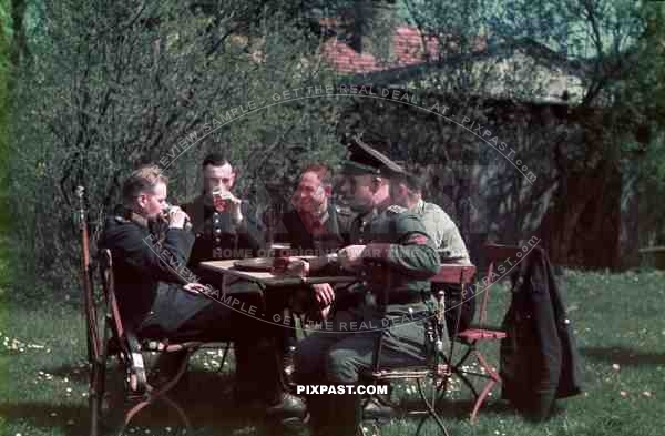 field police drinking beer trainning dagger kar98 uniform 1939