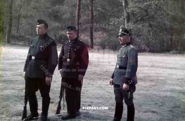 field police officer presting troops trainning summer 1939