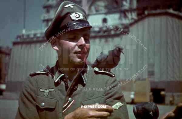 German army officer of Grenadier Ersatz Bataillon 488 ( Lindau ) on leave in Venice, Italy 1943.