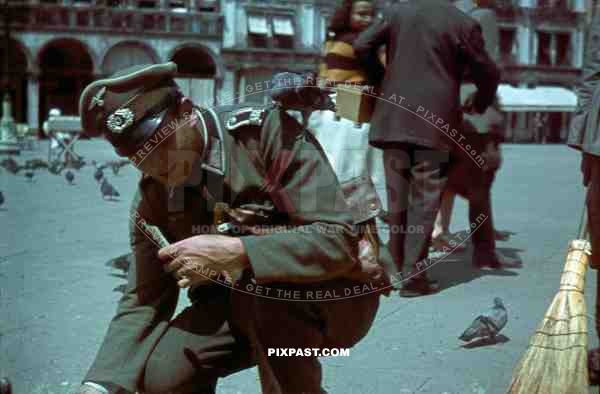 German army officer of Grenadier Ersatz Bataillon 488 ( Lindau ) on leave in Venice, Italy 1943.