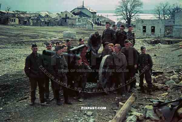 German artillery crew with Krim Shields pose beside blown up 10.5 cm leFH 18 Howitzer in Sevastopol 1942