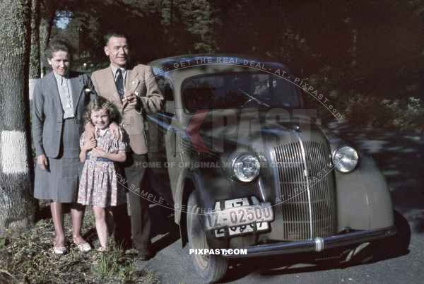German family from Rheinprovinz touring with their Opel Kadett Model 1937. kennzeichen IZ-02500