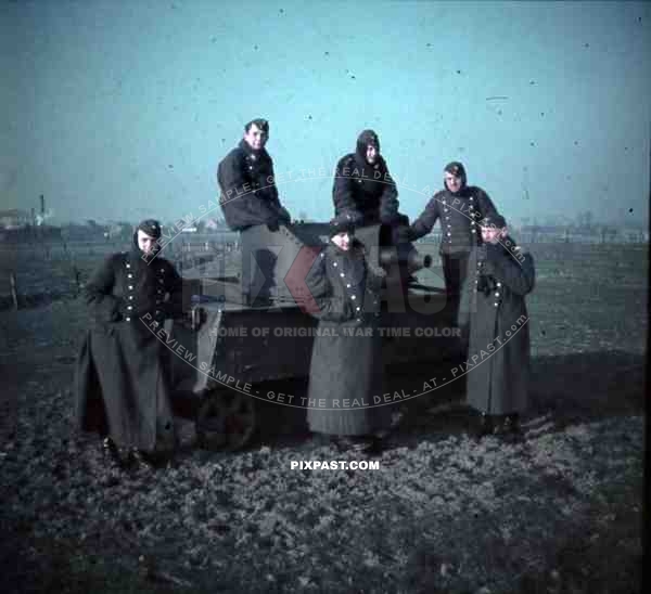 german FLAK soldiers near Paris France 1940 inspecting destroyed captured belgian T13 Tank panzer