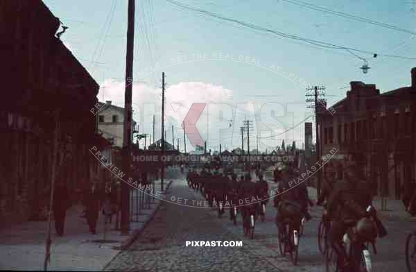 german infantry france 1940 on bikes french town