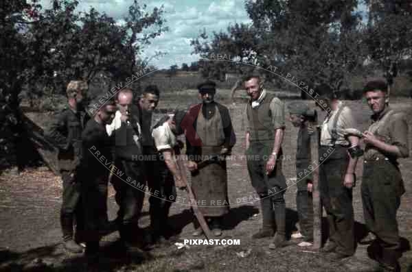German mechanics with russian farmers, 10th Motorised infantry division repair werkstatt Bryansk 1941