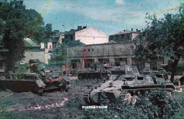 German Panzer tank 583, 333,work station repair centre crane town Tarnopol Ukraine 1942 mechanics, 9th Panzer Division