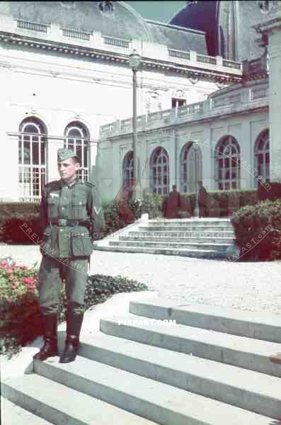 german soldier french villa captured france 1940