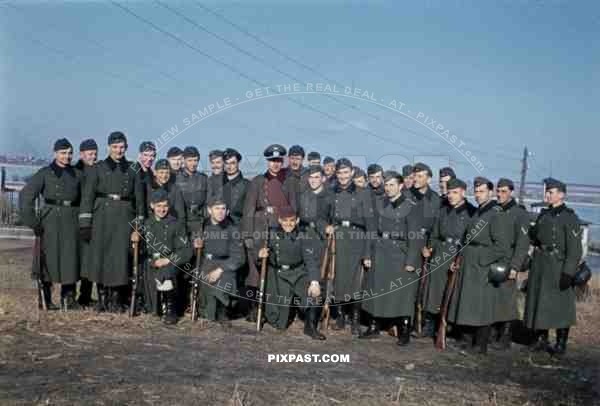 Group photo of Wehrmacht soldiers in Dnipropetrovsk, Ukraine 1942