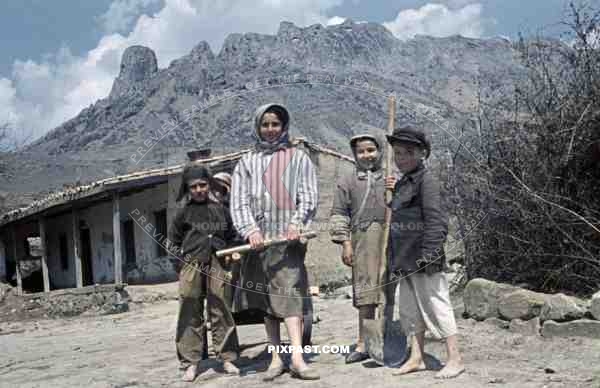 Kids in Dachne, Crimea 1942