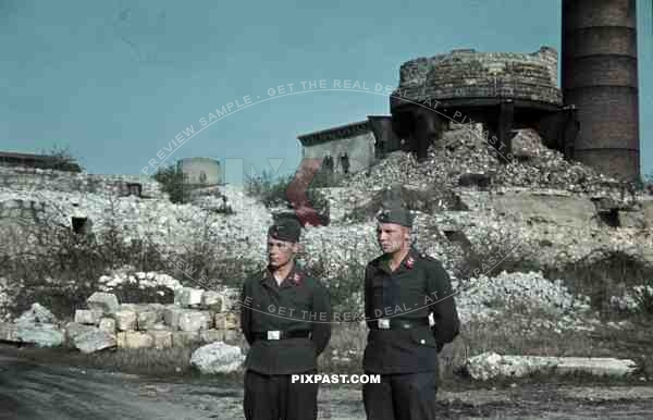 Luftwaffe Flak Bordeaux France 1941 Flak Regiments 45, 1. Batterie gemischte Flak Abteilung 923, factory ruins