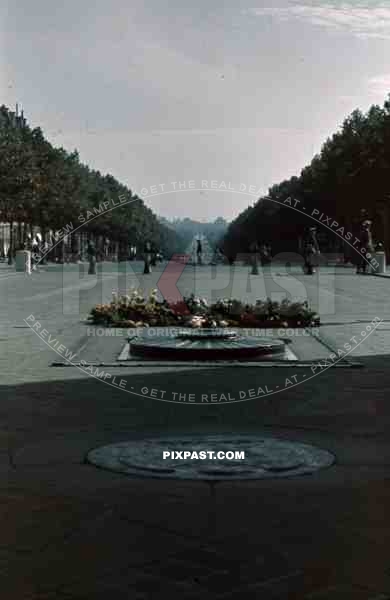 memorial of the unknown soldier in Paris, France ~1940