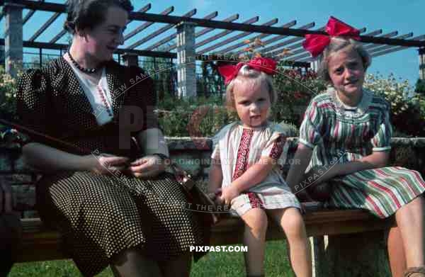 mother with daughters in the Palmengarten (Palm Garden) in Leipzig, Germany 1940