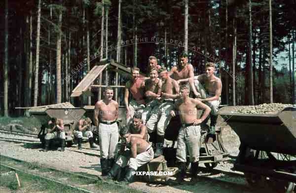 rad soldiers naked summer train wagons building roads 1938 germany