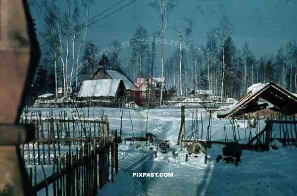 russian maschine guns bren guns in snow russian village 1942