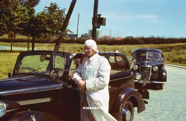 Thuringen driving club in Provinz Schleswig Holstein, 1938, driving hat and jacket with convertible, autounion,