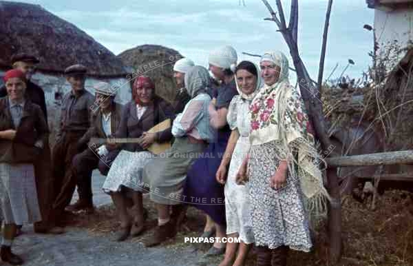 Ukrainian farming peasants in full costume greet German soldiers, Krim, Kretsch, 1942