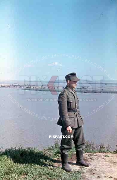 Wehrmacht soldier Radio operator FUNK portrait scarf M42 / M43 Field Cap Russia 1943