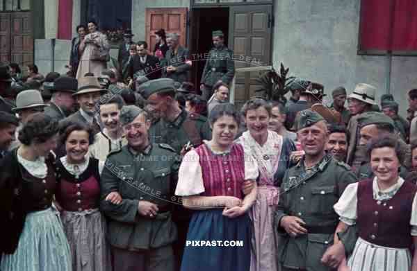 welcoming of the Wehrmacht in Bozen, Italy, 1940