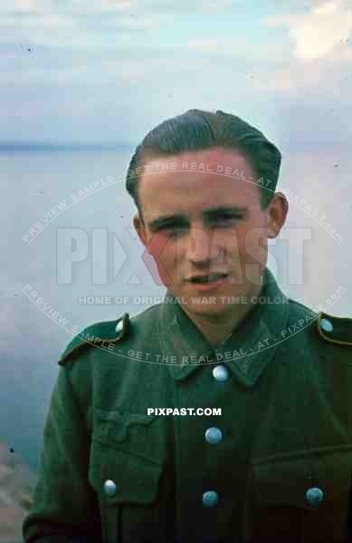 WW2 color German Wehrmacht radio FUNK operator uniform portrait 1944