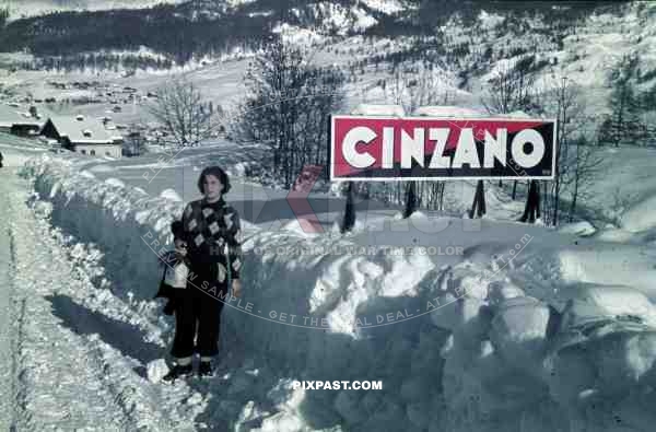 WW2 color Italy 1938 Ski sport resort Cinzano advert poster snow winter martini 2