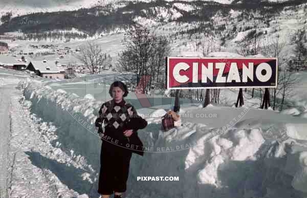 WW2 color Italy 1938 Ski sport resort Cinzano advert poster snow winter martini