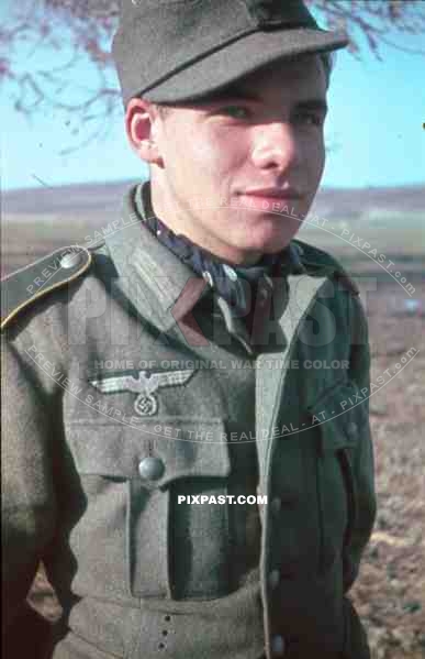 WW2 color Wehrmacht soldier Radio operator FUNK portrait scarf M42 / M43 Field Cap Russia 1943