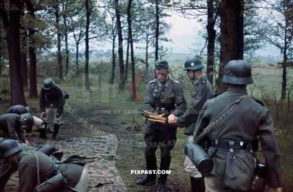 WWII - Soldat - German Army - Splinter Camo Zeltbahn Tarp – BlackOpsToys
