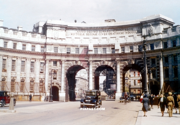 London taxis and British army soldiers in front of Admiralty Arch. The Mall. London England 1944