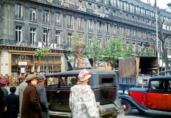 Well dressed women and men passing Parisian taxi cars in Paris France 1945. Liberation. Rose Marie Chateletet. Langel.