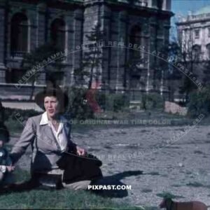 1945 Wien Vienna  - Hofburg (links) and Kunsthistorisches Museum Destroyed Bombed Damage Mother with Baby