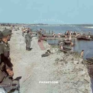 Advance to Stalingrad over a makeshift bridge over the river Donu, Kalach-na-Donu, Russia August 1942