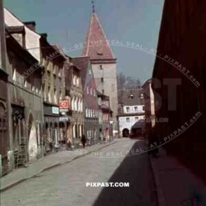 Amberg, Vilsstraße mit Vilstor, 1940, Hans Stadlbauer, shops, city wall, tower, adverts,