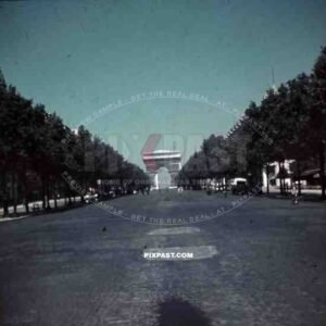 Arc de Triomphe paris france 1940 german occupation soldiers wehrmacht military