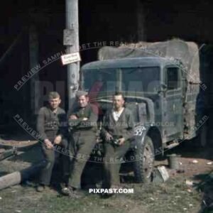 Army mechanics beside repair truck in Khislavichi, area Smolensk, Russia 1942, 10th Motorised infantry division