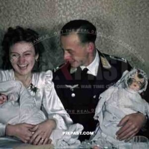 Austrian Air force Pilot officer Luftwaffe Vienna Wien Austria medals uniform wedding family kissing 1941 Smeschkal doll