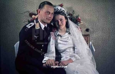 Austrian Air force Pilot officer Luftwaffe Vienna Wien Austria medals uniform wedding family kissing 1941 Smeschkal