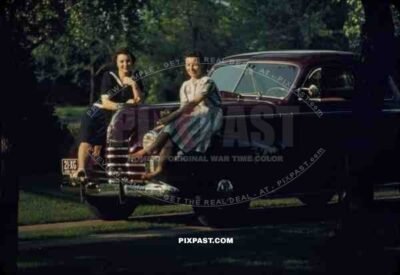 Beautiful women sit on classic car with OHIO plates USA 1940 21-XG-OHIO-1940